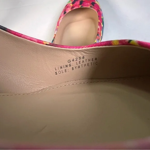 J. Crew Lucite Heel Ratti Painted Pineapple
Pump 9.5 NEW
$268 now $125 - Picture 8 of 11